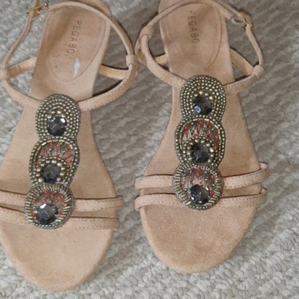 Pegabo‎ Sandals